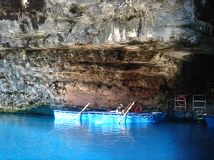 kefalonia_melissani