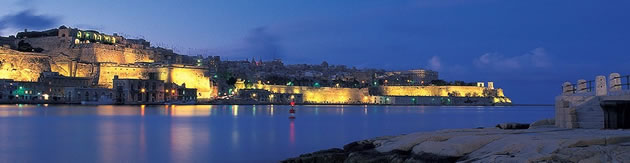 malta_valetta_by_night